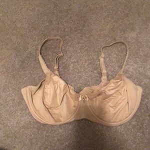 Nude VS Bra